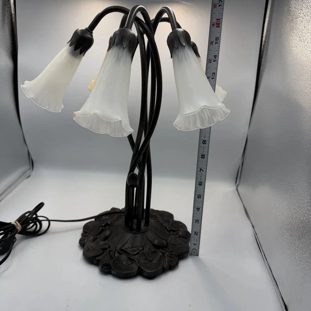 Tiffany Style White Floral Desk Lamp 17